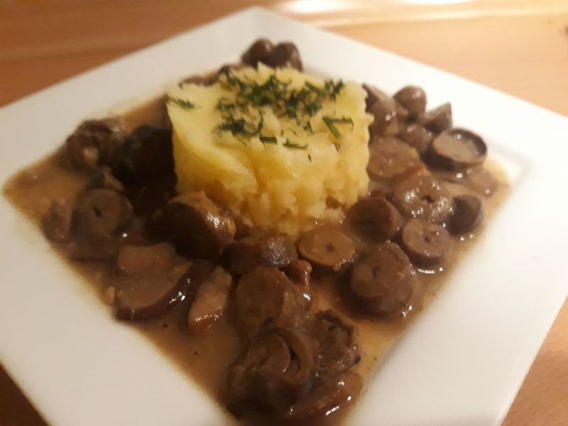 Gulasz z serc z grzybami