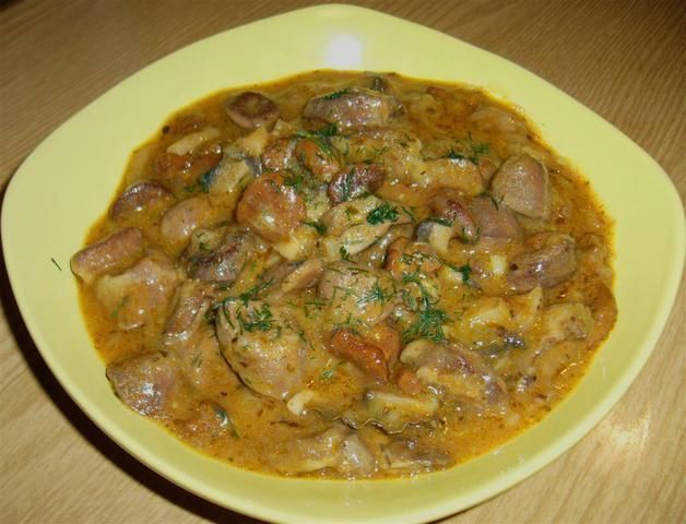 Gulasz z serduszek indyczych z kurkami  Gulasz z serduszek indyczych z kurkami