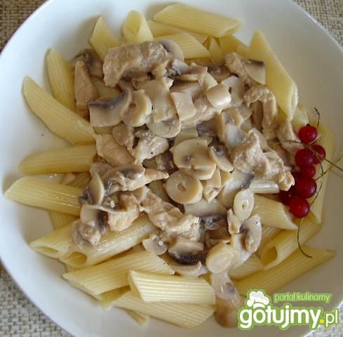 Gulasz z sosem serowo-pieczarkowym Gulasz z sosem serowo-pieczarkowym
