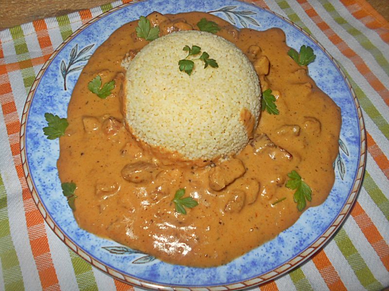 Gulasz z sosem śmietanowym