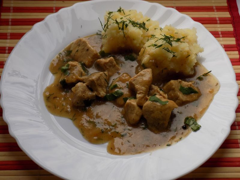 Gulasz z suszoną miętą Gulasz z suszoną miętą