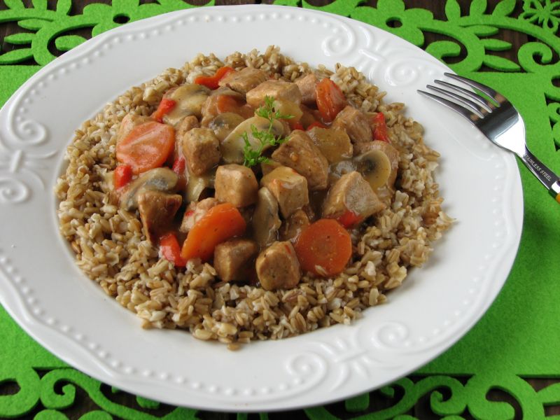 Gulasz z szynki z kaszą owsianą