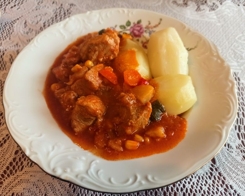 Gulasz z szynki z warzywami