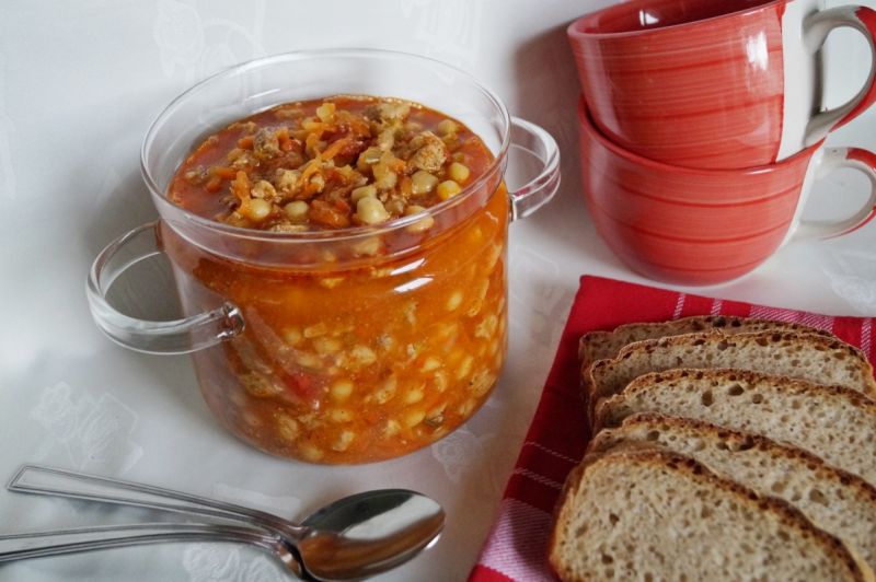 Gulasz z szynki z warzywami i ciecierzycą