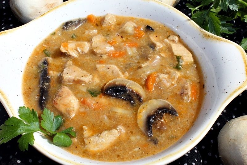 Gulasz z szynki z warzywami i pieczarkami