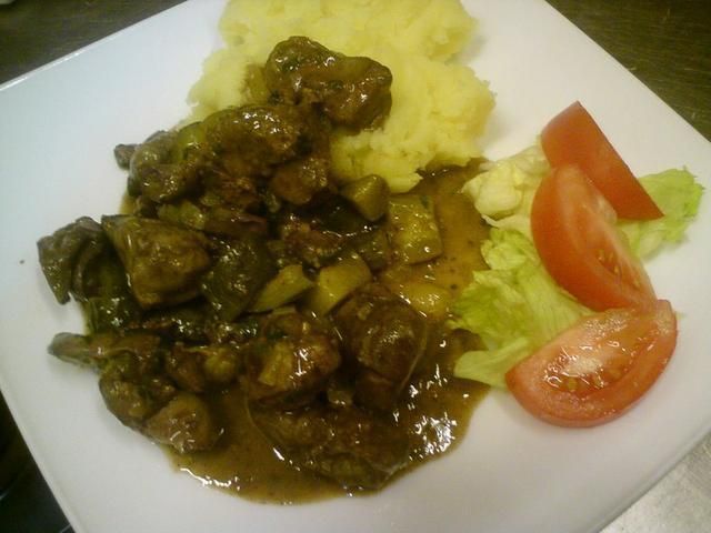 Gulasz z wątróbek drobiowych  Gulasz z wątróbek drobiowych