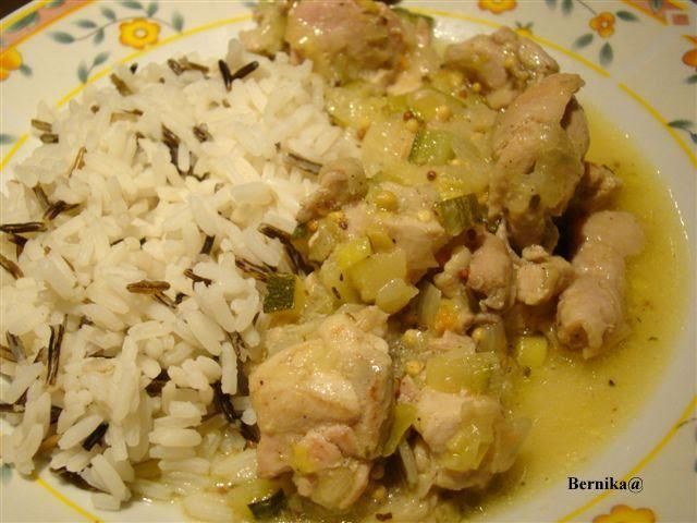 Gulasz z winem z udek kurczaka Gulasz z winem z udek kurczaka