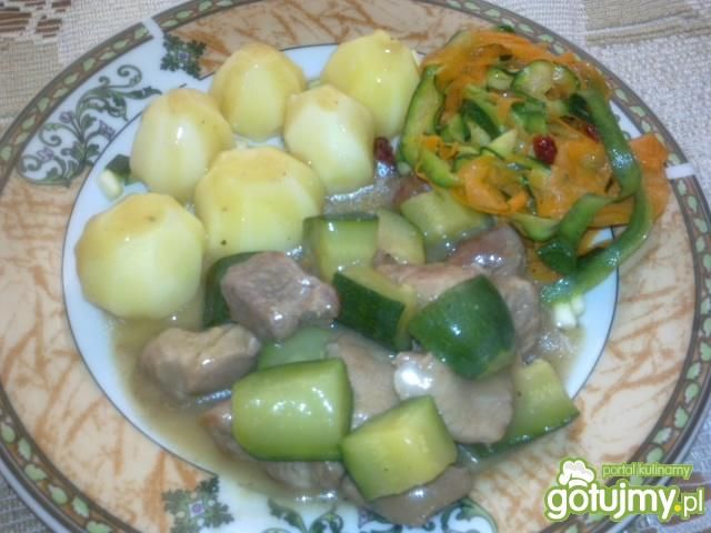 Gulasz z zielonym akcentem