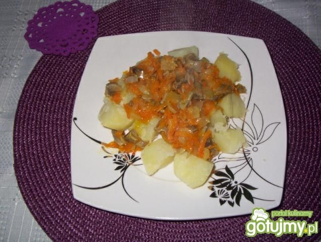 Gulasz z żołądków i marchwi  Gulasz z żołądków i marchwi