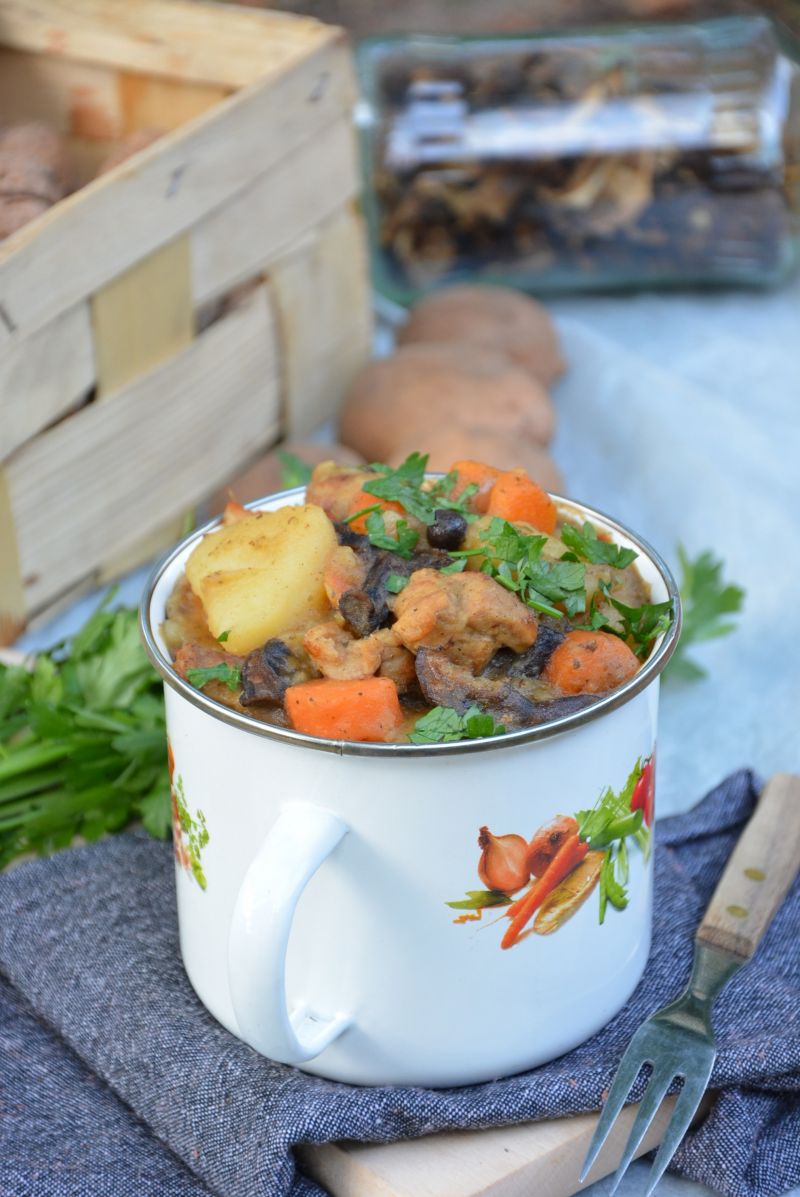 Gulasz ziemniaczany z karkówką i podgrzybkami   Gulasz ziemniaczany z karkówką i podgrzybkami