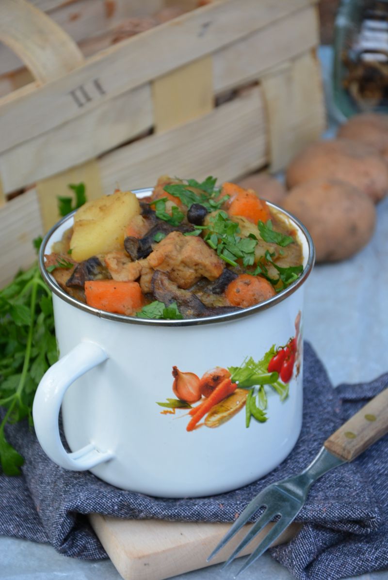 Gulasz ziemniaczany z karkówką i podgrzybkami   Gulasz ziemniaczany z karkówką i podgrzybkami