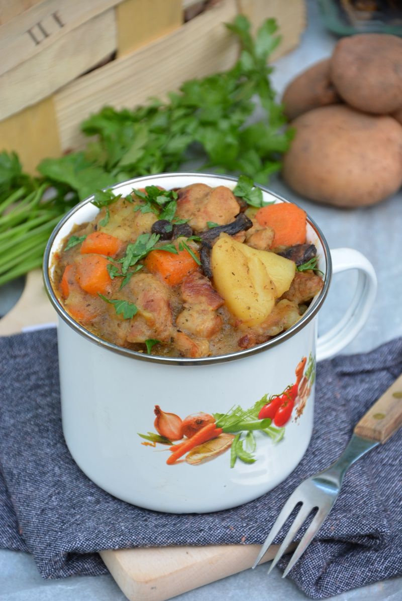 Gulasz ziemniaczany z karkówką i podgrzybkami   Gulasz ziemniaczany z karkówką i podgrzybkami