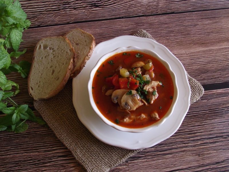 Gulaszowa z pieczarkami na schabie