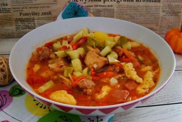 Gulaszowa z warzywami na ostro  Gulaszowa z warzywami na ostro