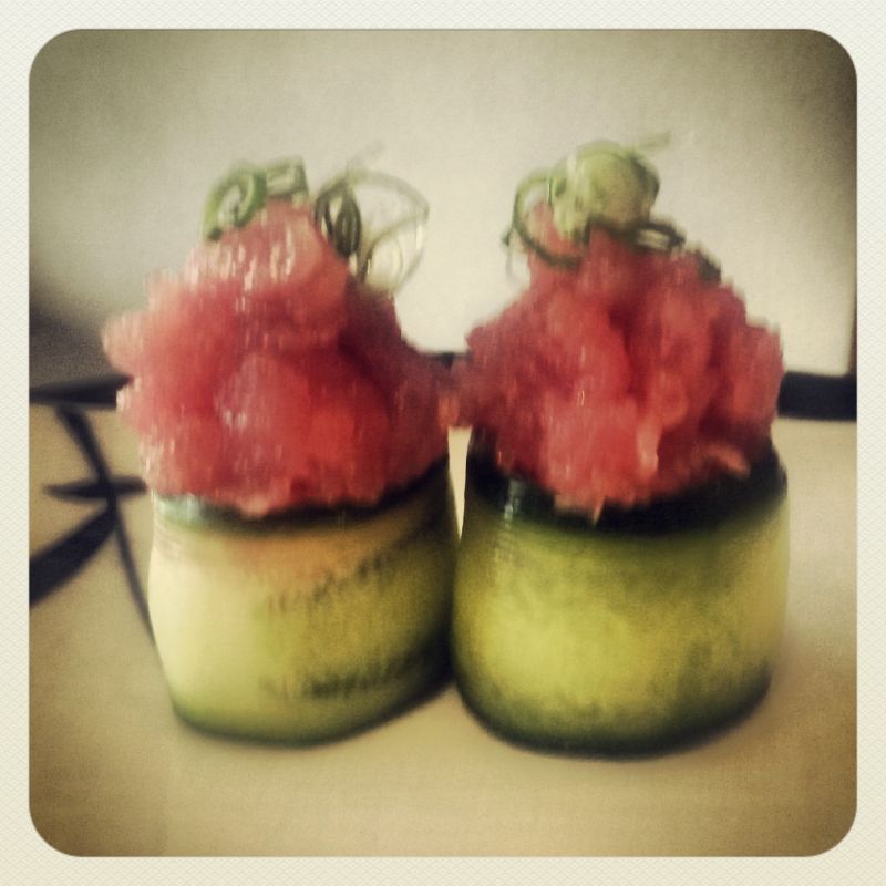 Gunkan z tunczykiem i ogórkiem Gunkan z tunczykiem i ogórkiem