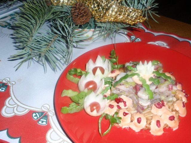 Gwiazdka śledziowa podana na jabłku.