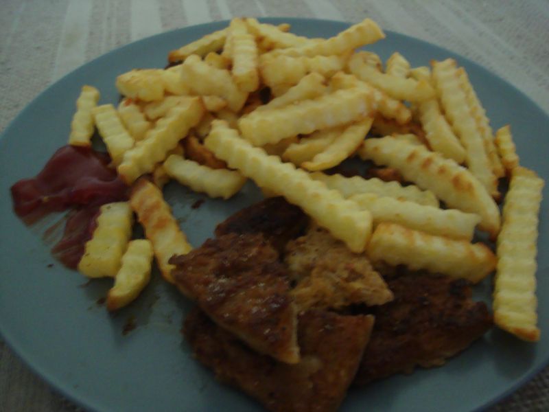 Gyros sojowy z frytkami