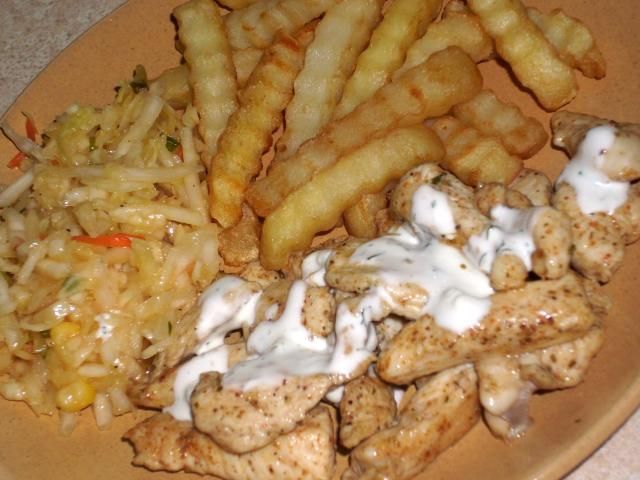 Gyros z kurczaka z sosem czosnkowym