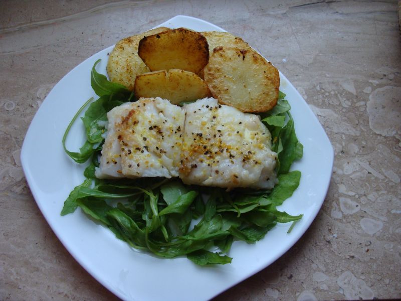 Halibut z pieprzem cytrynowym i talarkami