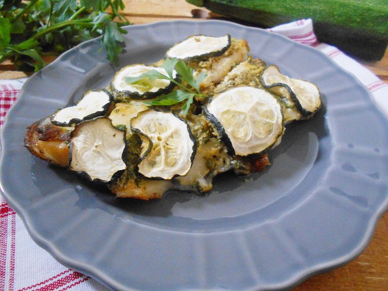 Halibut zapiekany z cukinią