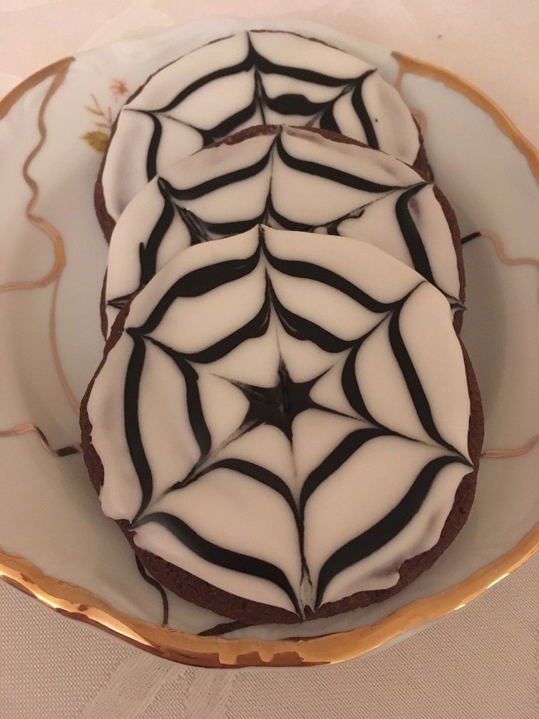 Halloweenowe ciasteczka "Pajączki" Halloweenowe ciasteczka "Pajączki"