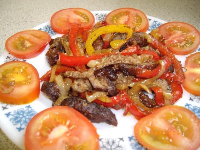 Hamburgery z papryka i cebula Hamburgery z papryka i cebula