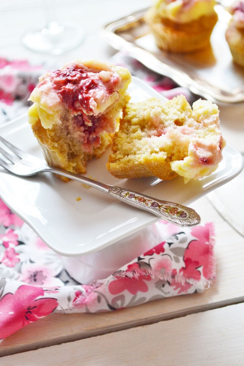 Herbaciane babeczki z musem truskawkowym