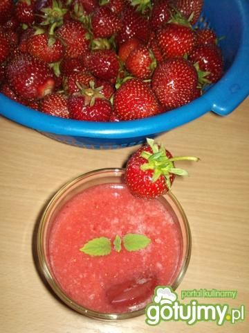 Herbaciane smoothie z truskawkami Herbaciane smoothie z truskawkami