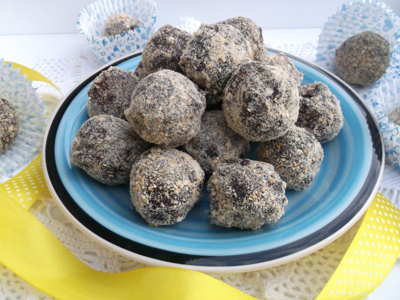 Herbatnikowe trufelki w polewie czekoladowej