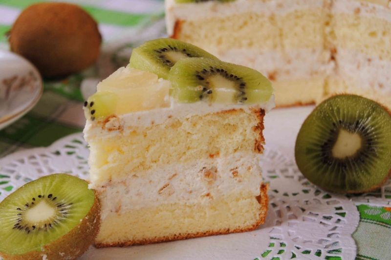 Herbatnikowy torcik z kiwi Herbatnikowy torcik z kiwi
