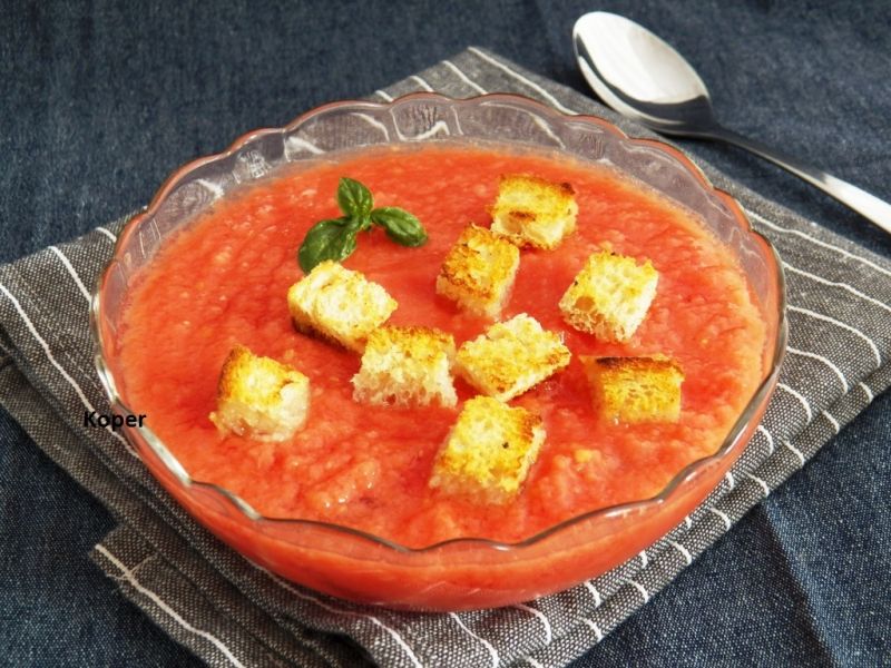 Hiszpański chłodnik z pomidorów 
