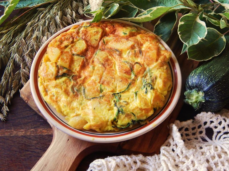 Hiszpański omlet ziemniaczany z cukinią Hiszpański omlet ziemniaczany z cukinią