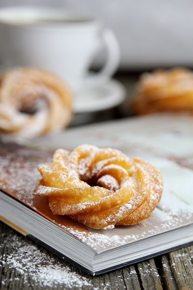 Hiszpańskie pączki z ciasta ptysiowego Hiszpańskie pączki z ciasta ptysiowego