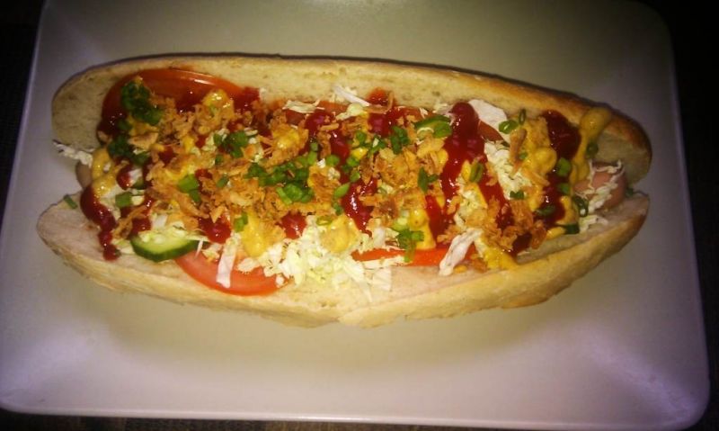 Hod dogi z warzywami i prażoną cebulką Hod dogi z warzywami i prażoną cebulką