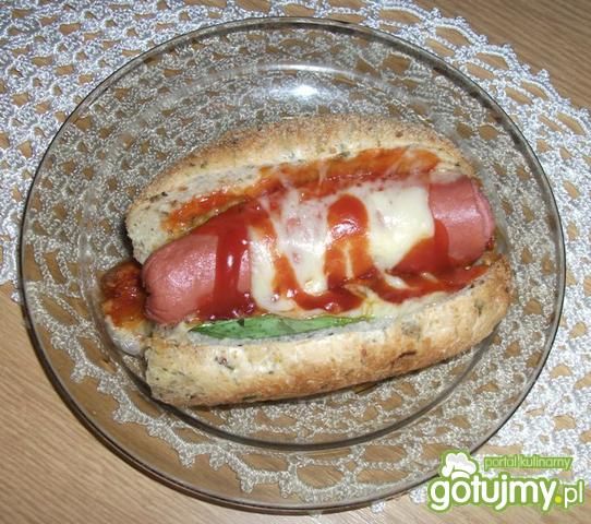 Hot dog w bułce