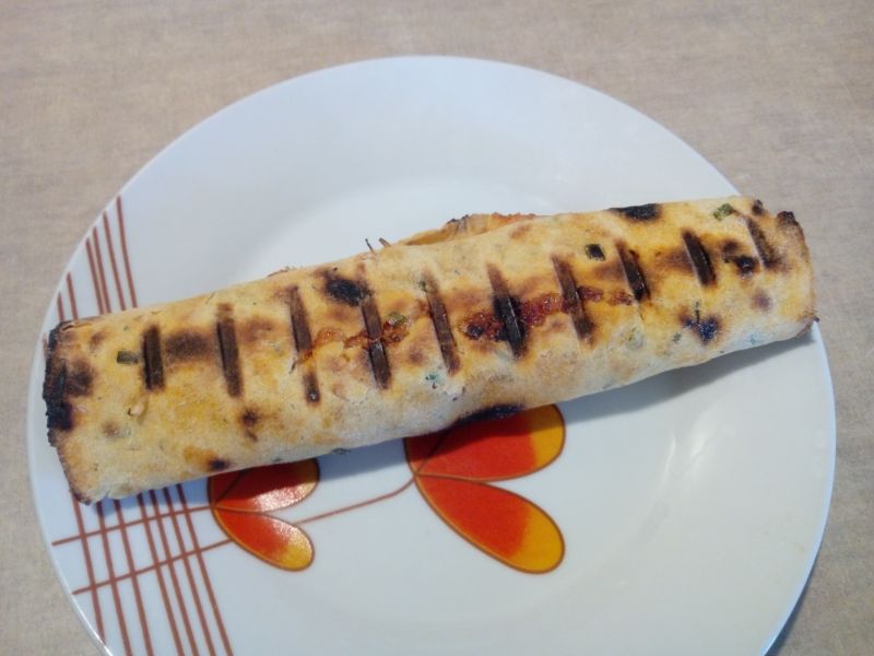 Hot-dog w tortilli z grilla Hot-dog w tortilli z grilla