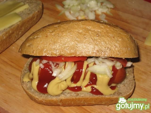 Hot dogi na żytniej bułeczce Hot dogi na żytniej bułeczce