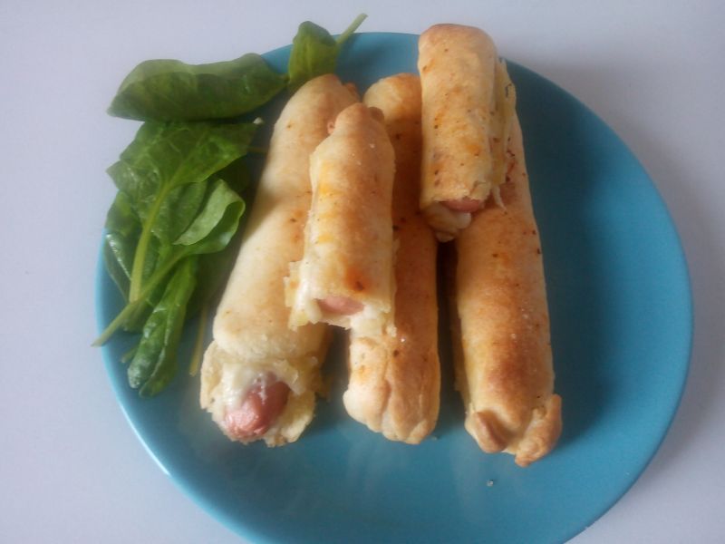 Hot Dogi w kruchym Cieście Hot Dogi w kruchym Cieście