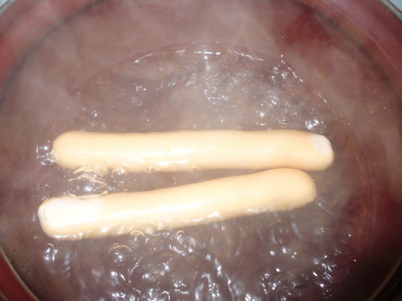 Hot dogi  z parówkami