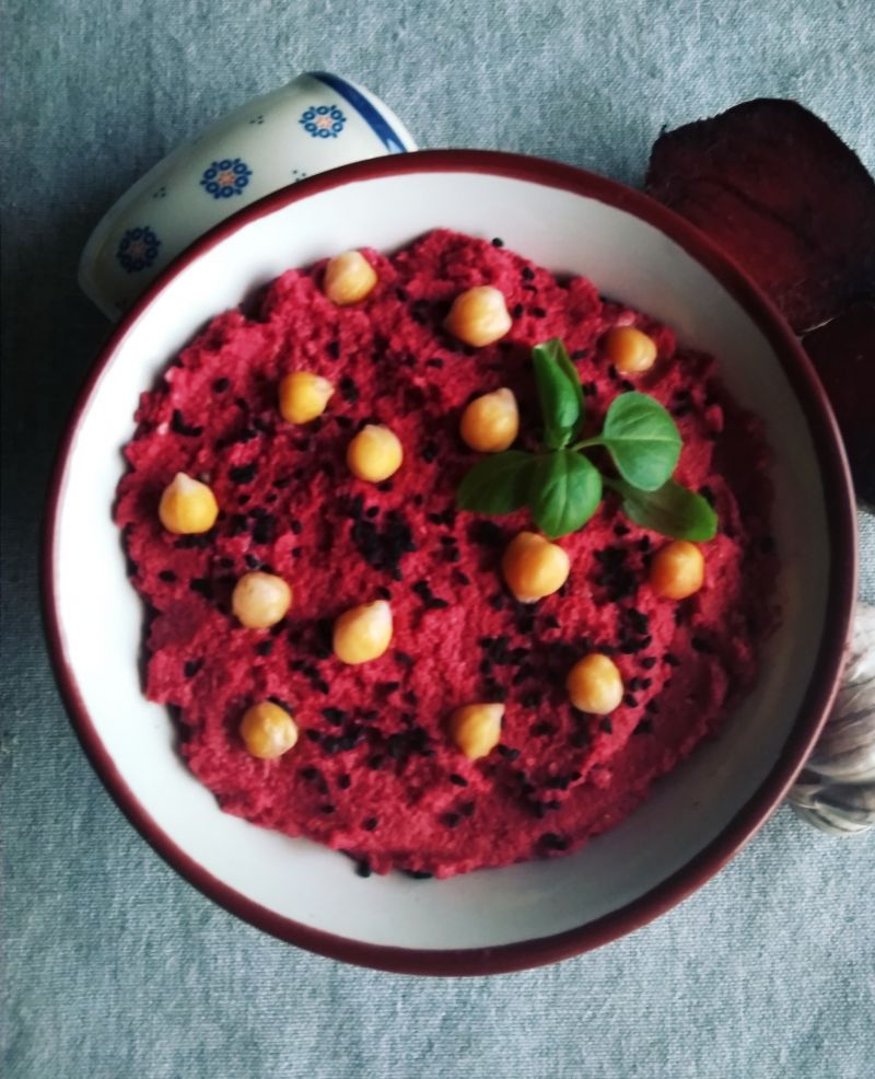 Hummus z burakiem Hummus z burakiem