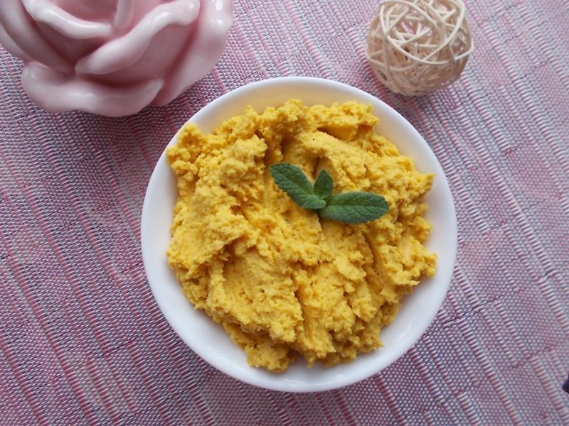 Hummus z dynią i kurkumą Hummus z dynią i kurkumą