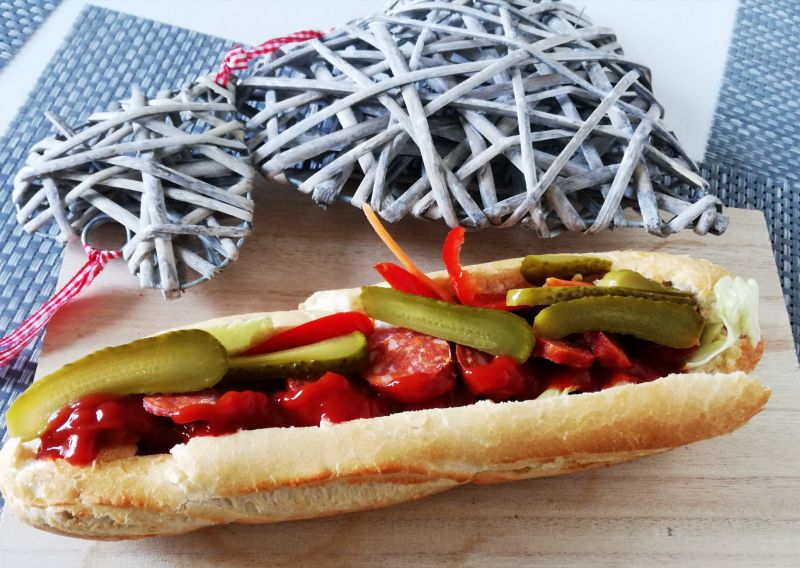 Idealna kanapka  z chorizo i warzywami Idealna kanapka  z chorizo i warzywami