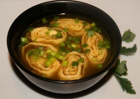 Imbirowy rosół z omletem tamagoyaki