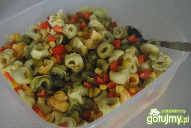 improwizowana sałatka z tortellini improwizowana sałatka z tortellini