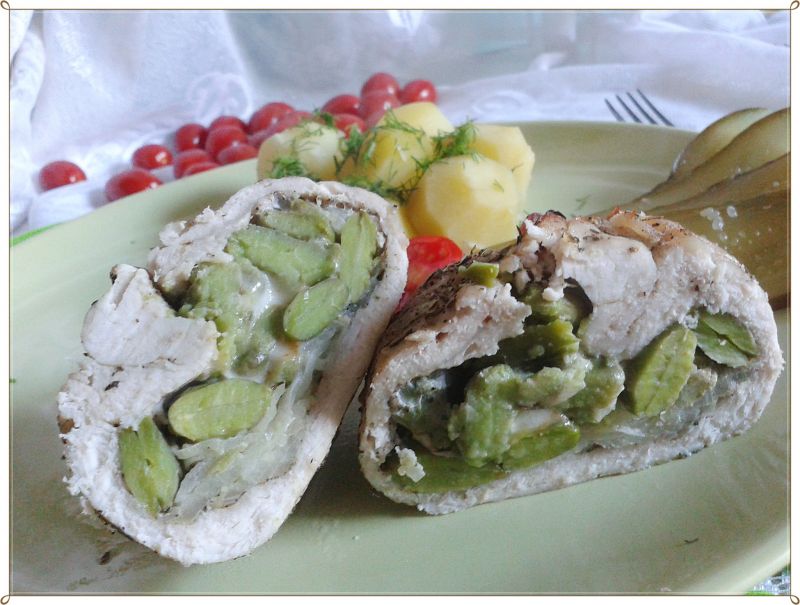 Indycza sakiewka z bobem i cebulą 