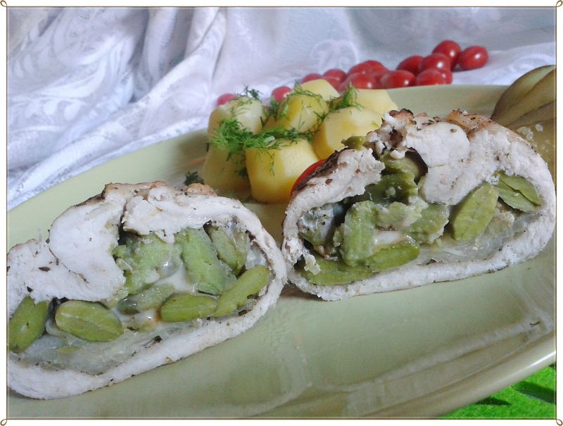 Indycza sakiewka z bobem i cebulą 