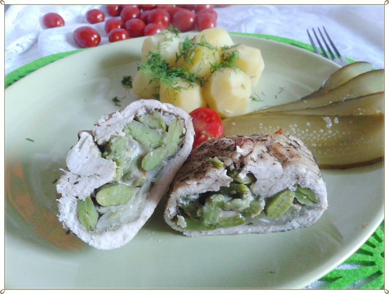 Indycza sakiewka z bobem i cebulą 