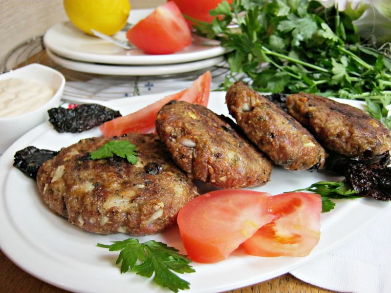 Indycze burgery z suszonymi pomidorami Indycze burgery z suszonymi pomidorami