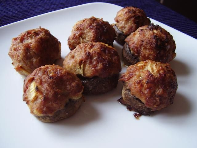 Indycze kulki w kapeluszach.