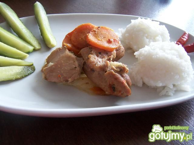 Indyk pieczony z marchewką